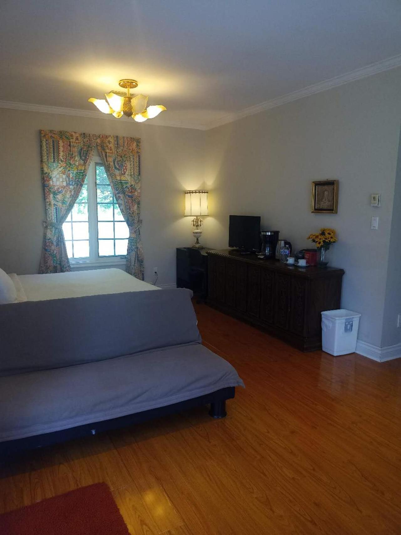 Lakeview Private Suite-Twin Or King Tottenham Exterior photo